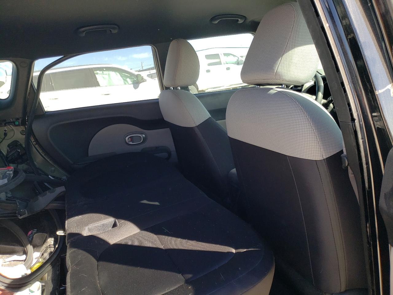 Photo 6 from auction – 2016 KIA SOUL with VIN KNDJN2A28G7307984