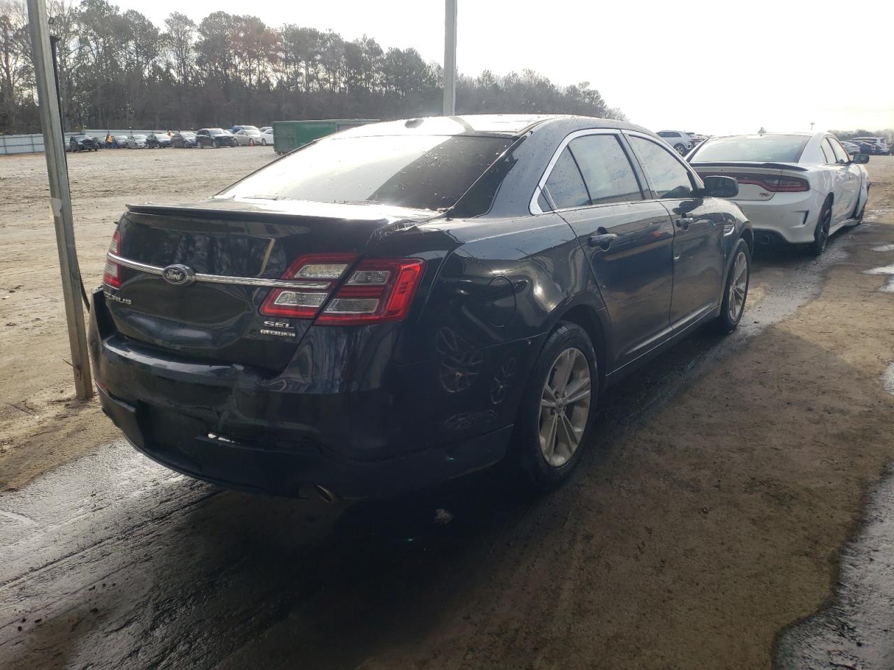 Photo 4 from auction – 2015 FORD TAURUS SEL with VIN 1FAHP2E88FG208397