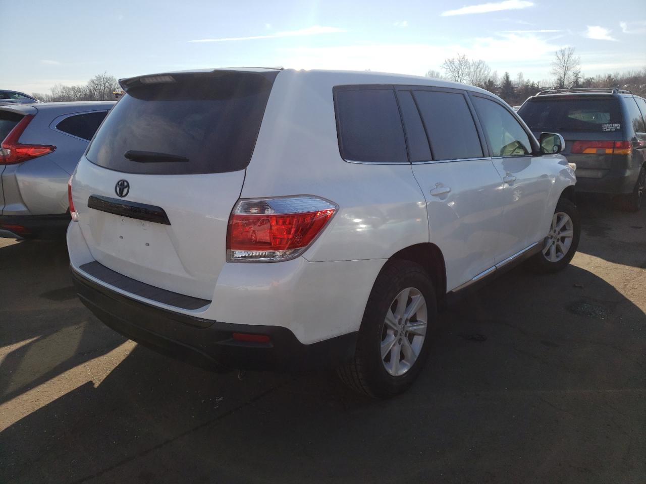 Photo 4 from auction – 2013 TOYOTA HIGHLANDER with VIN 5TDZA3EH5DS034748