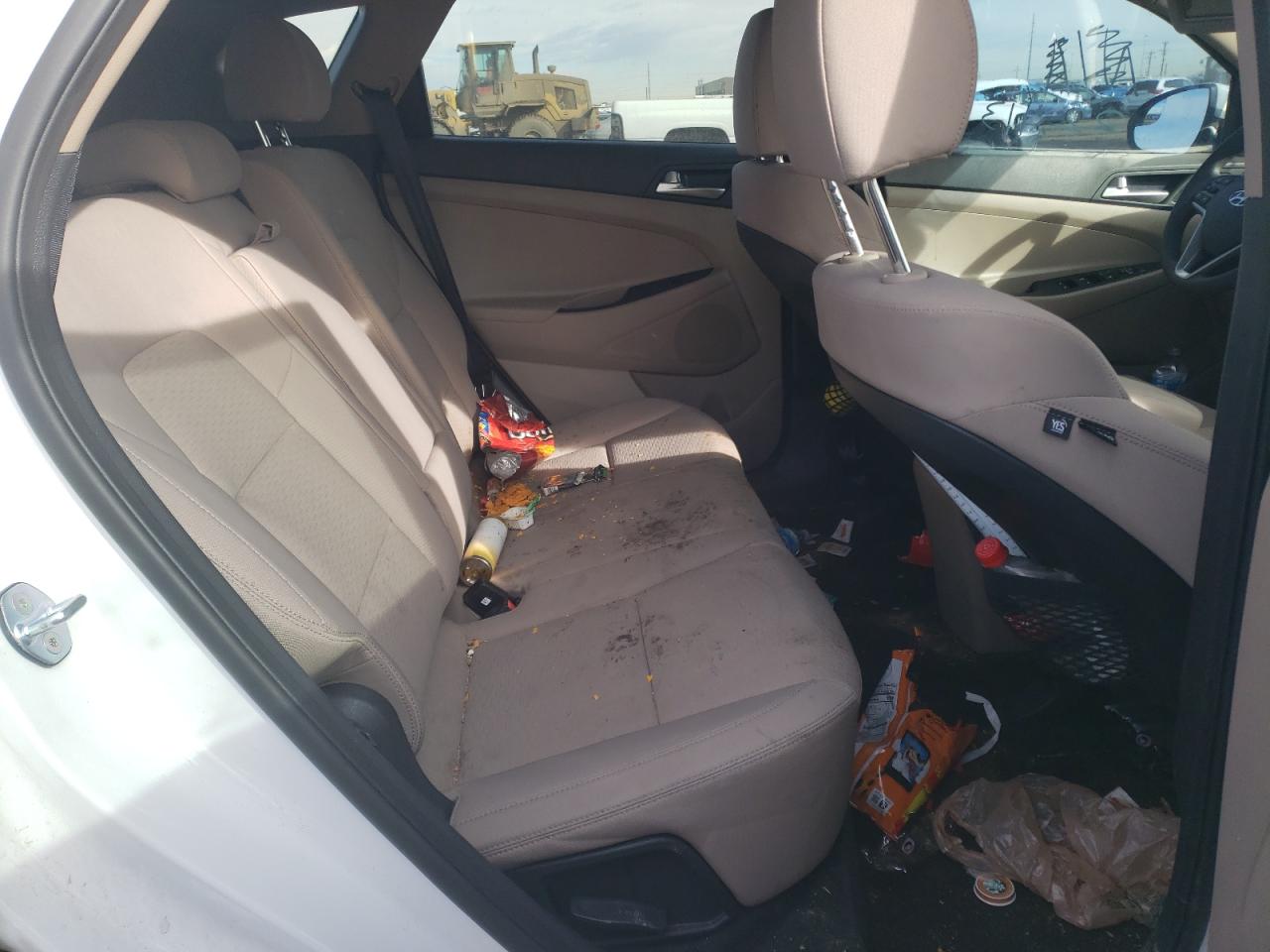 Photo 6 from auction – 2020 HYUNDAI TUCSON SE with VIN KM8J2CA44LU230165