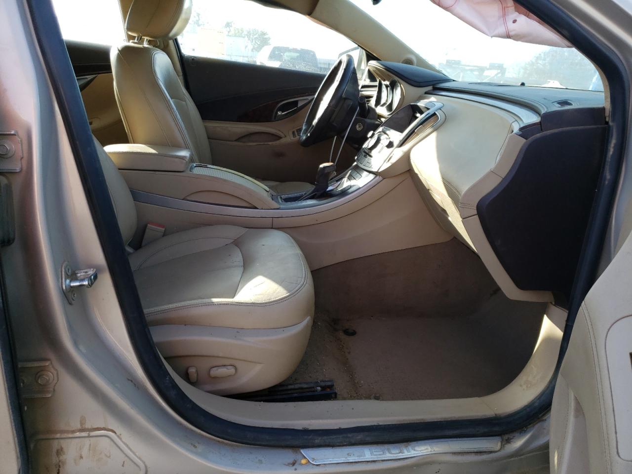 Photo 5 from auction – 2011 BUICK LACROSSE C with VIN 1G4GC5ED4BF247354