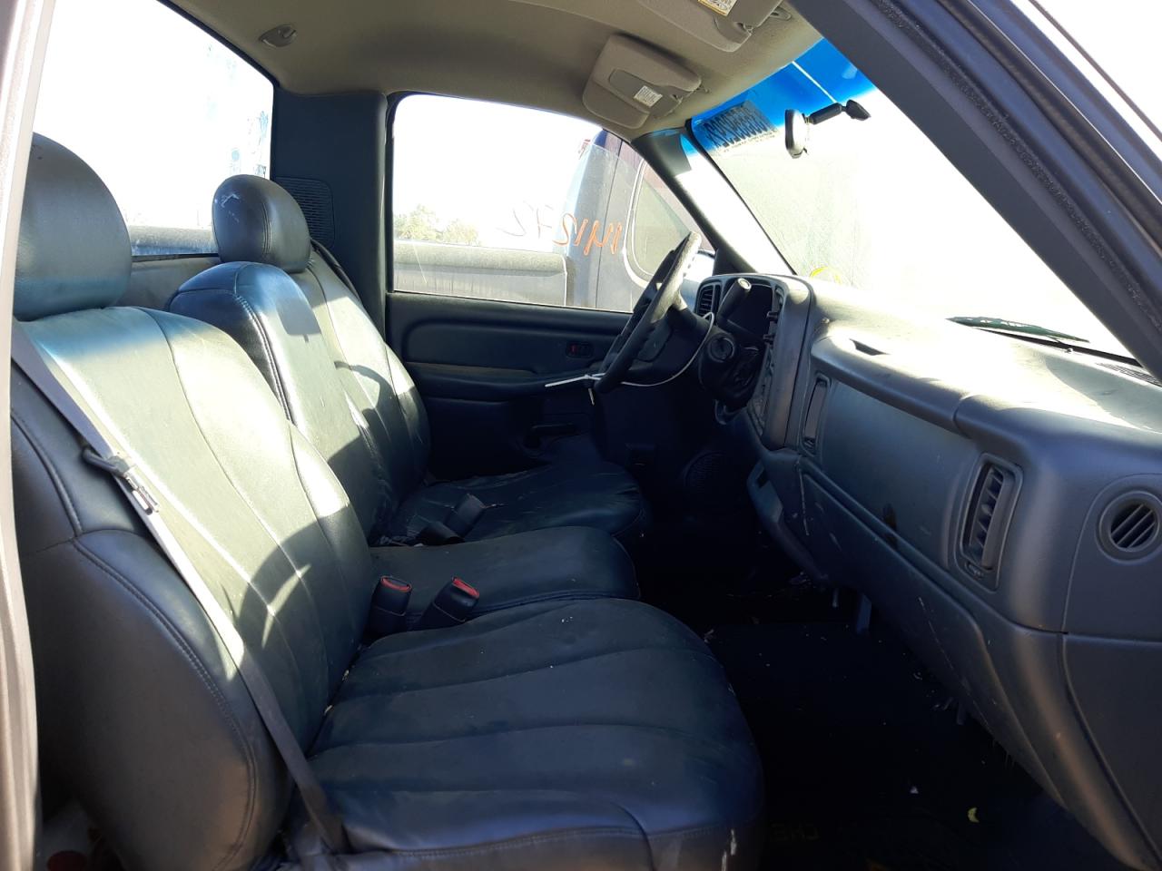 Photo 5 from auction – 2000 CHEVROLET SILVERADO with VIN 1GCEC14V1YZ129963