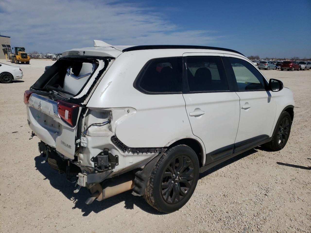 Photo 4 from auction – 2018 MITSUBISHI OUTLANDER with VIN JA4AD3A35JZ046188
