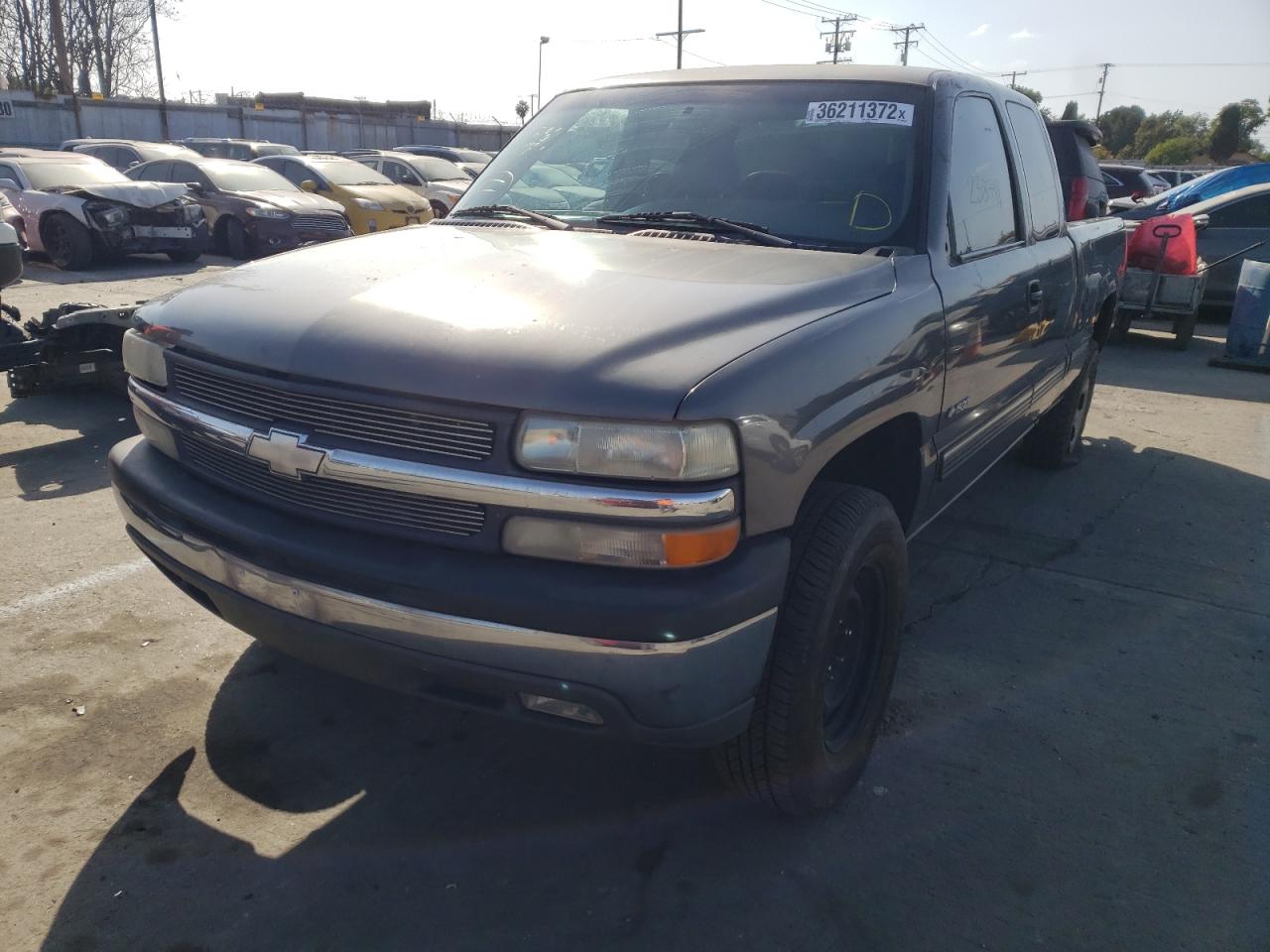 Photo 2 from auction – 2000 CHEVROLET SILVERADO with VIN 2GCEC19T7Y1404428