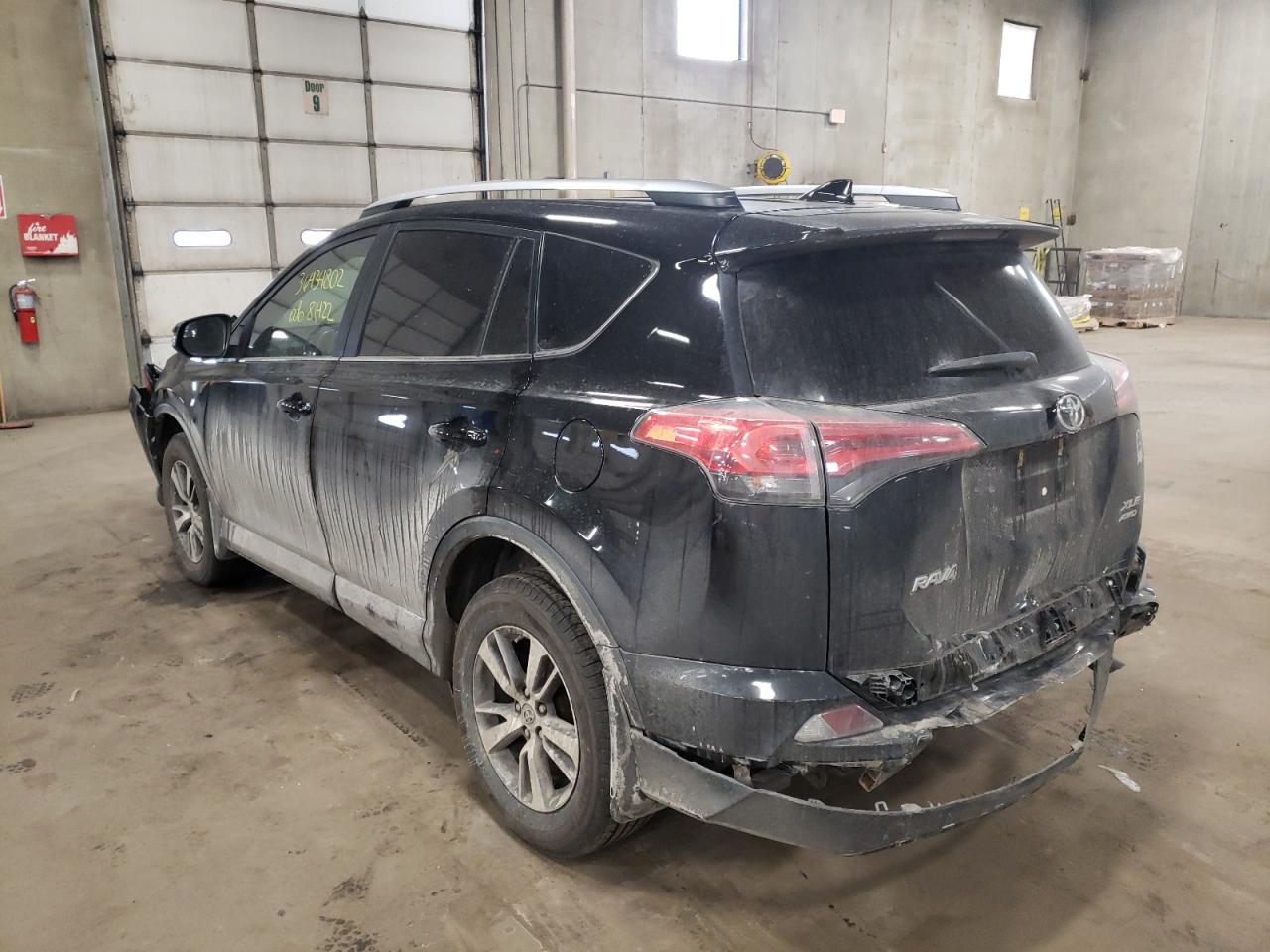 Photo 3 from auction – 2017 TOYOTA RAV4 XLE with VIN 2T3RFREV8HW632184