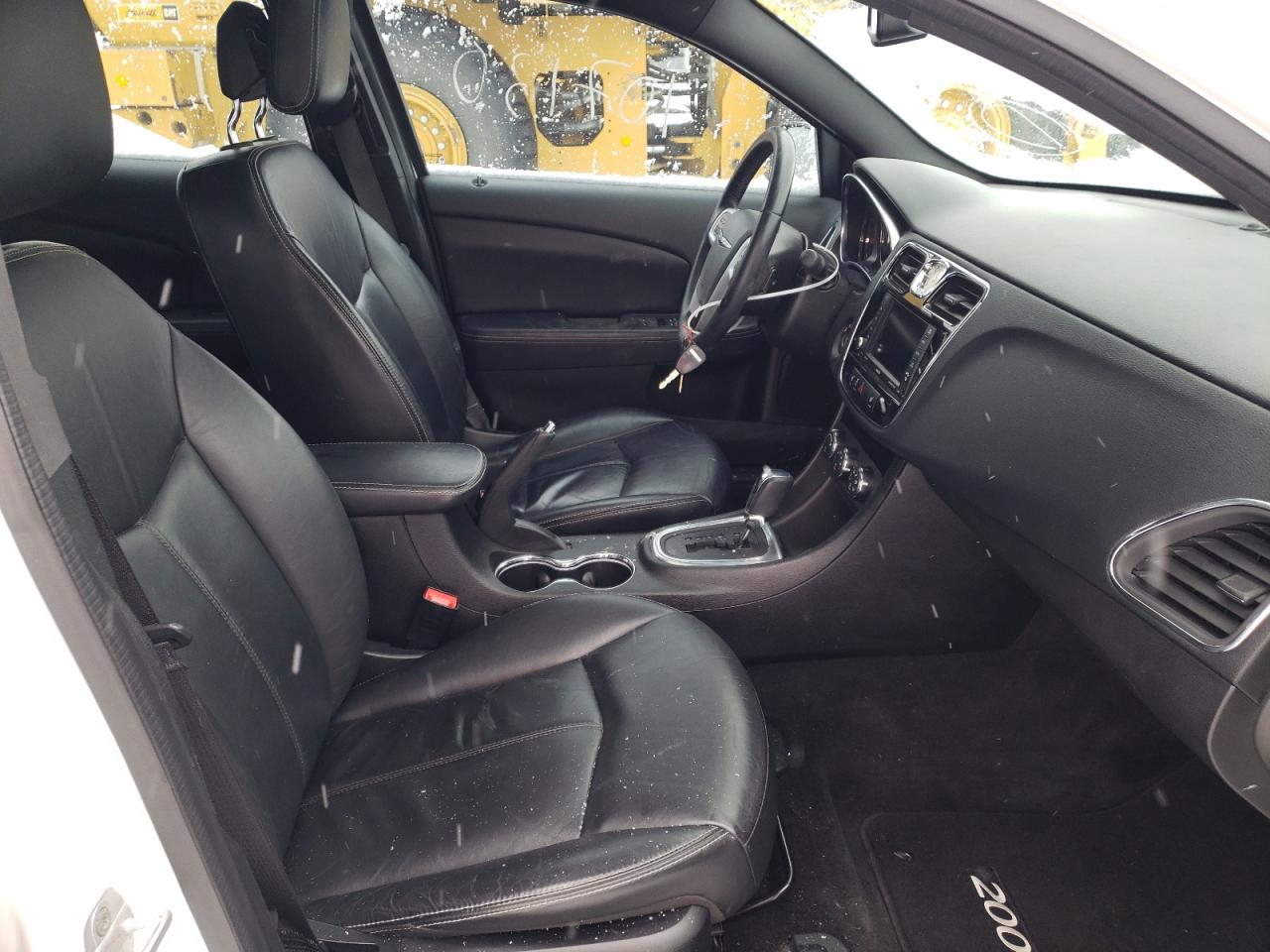 Photo 5 from auction – 2013 CHRYSLER 200 LIMITE with VIN 1C3CCBCG0DN758331