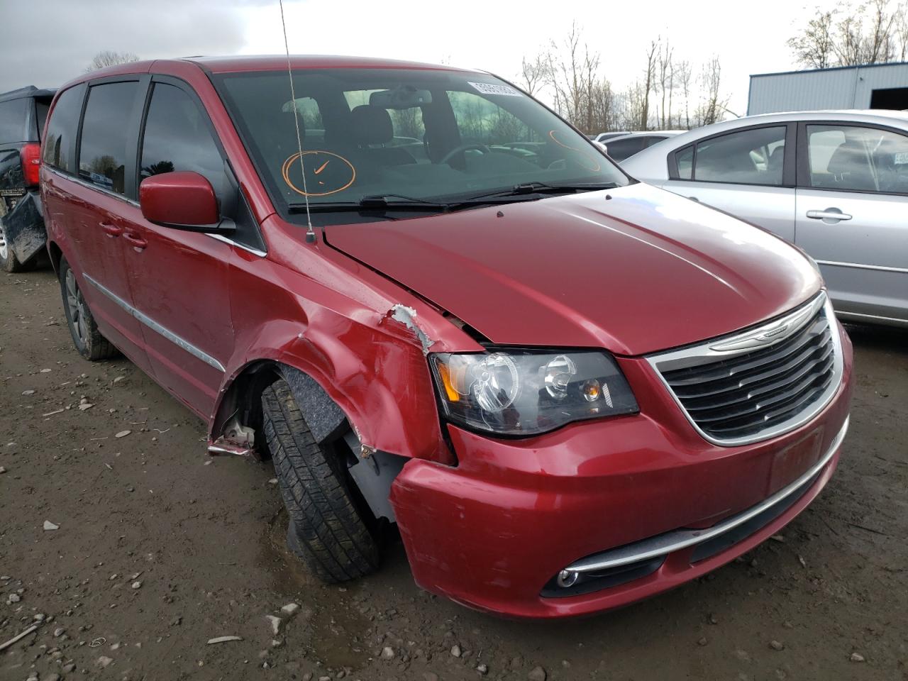 CHRYSLER TOWN & COU 2015 with VIN 2C4RC1HG5FR646042 - Photo from auction