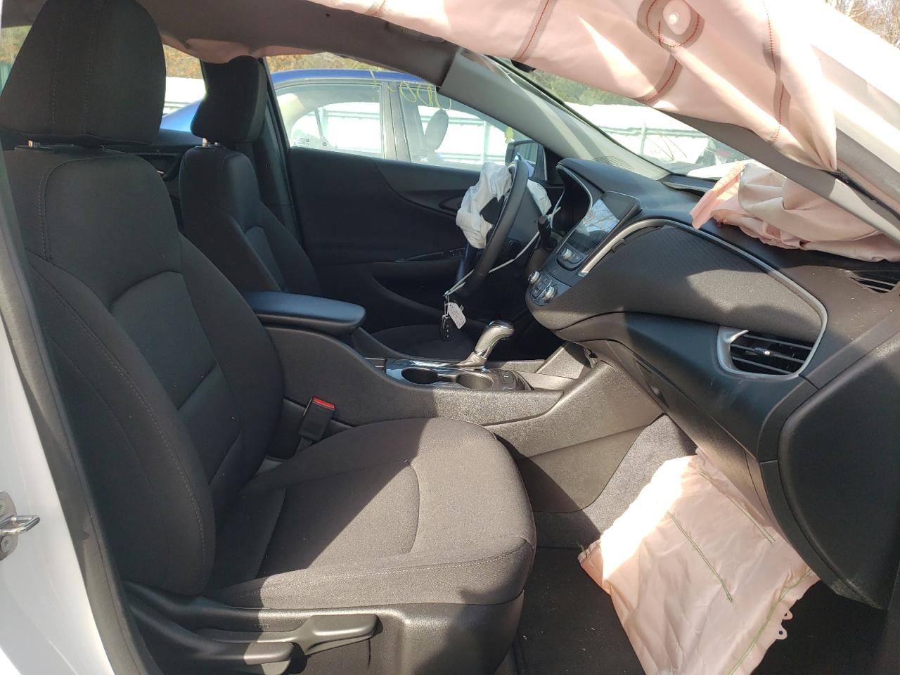 Photo 5 from auction – 2019 CHEVROLET MALIBU LS with VIN 1G1ZB5ST0KF166128