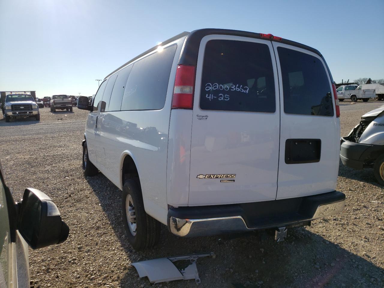 Photo 3 from auction – 2013 CHEVROLET EXPRESS G2 with VIN 1GAWGRFG7D1158942