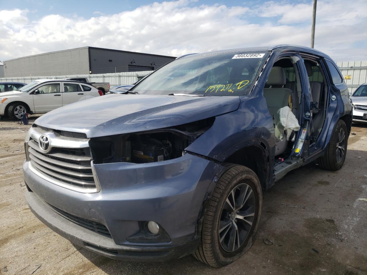 Photo 2 from auction – 2016 TOYOTA HIGHLANDER with VIN 5TDKKRFH0GS124278