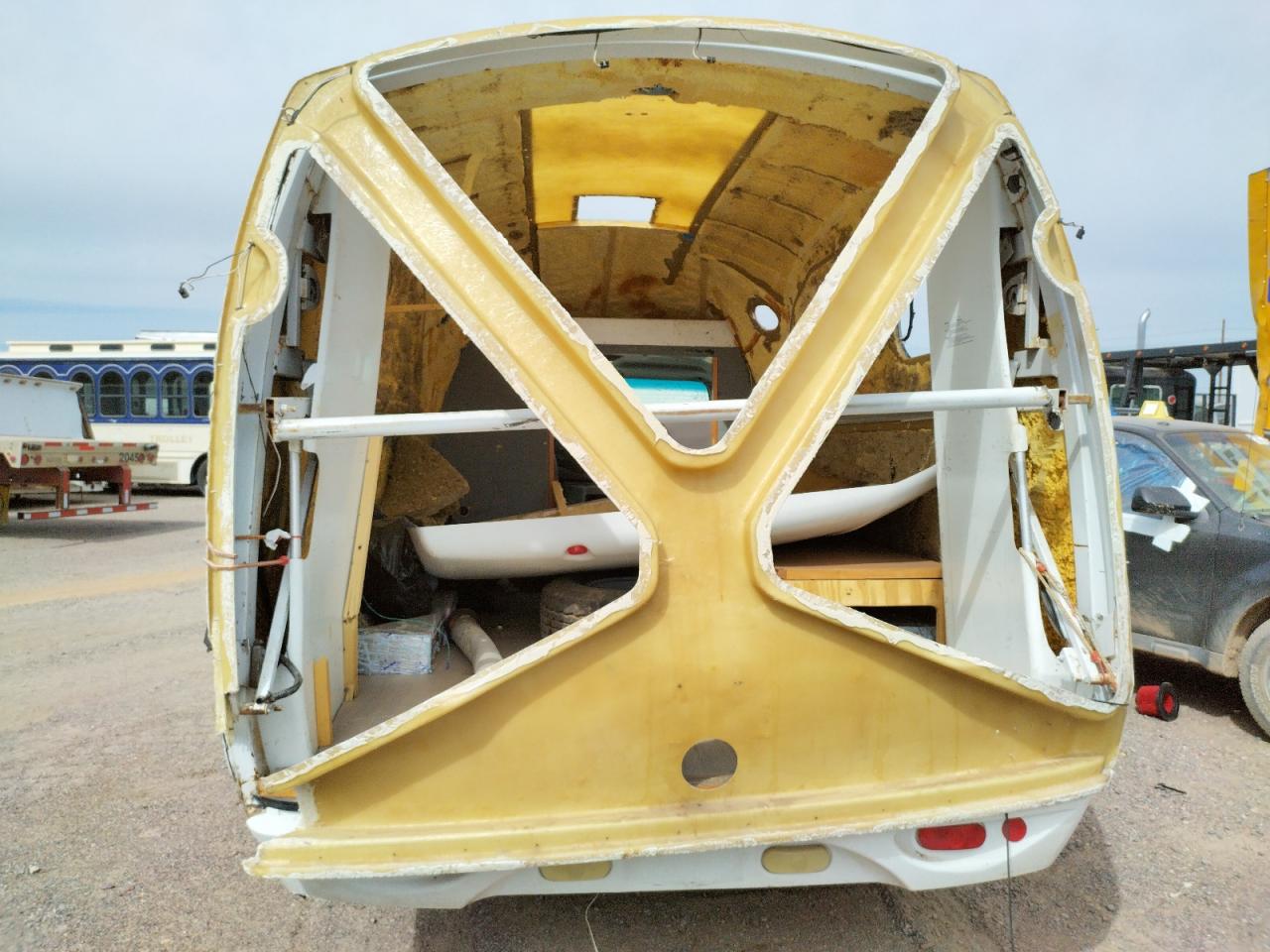 Photo 9 from auction – 2000 FORD ECONOLINE with VIN 1FDSE35L0YHB64825