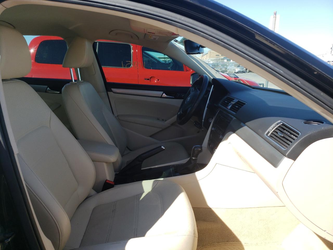Photo 5 from auction – 2014 VOLKSWAGEN PASSAT S with VIN 1VWAH7A33EC008515