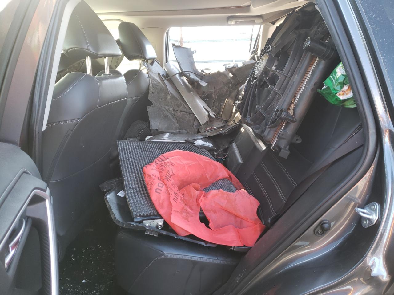 Photo 6 from auction – 2019 TOYOTA RAV4 LIMIT with VIN JTMN1RFV3KD502989
