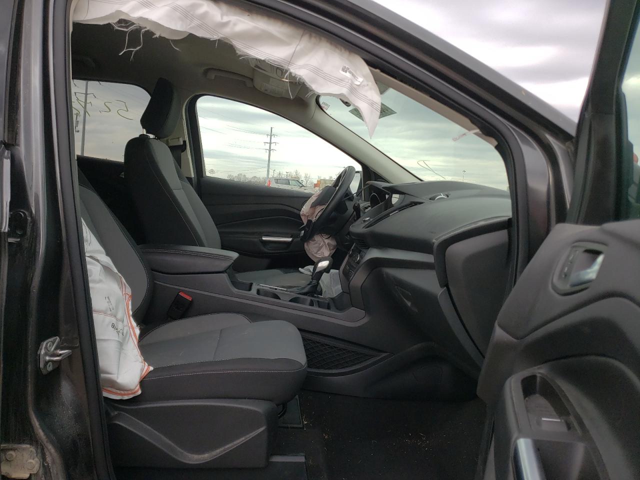Photo 5 from auction – 2019 FORD ESCAPE SE with VIN 1FMCU9GD0KUB99413