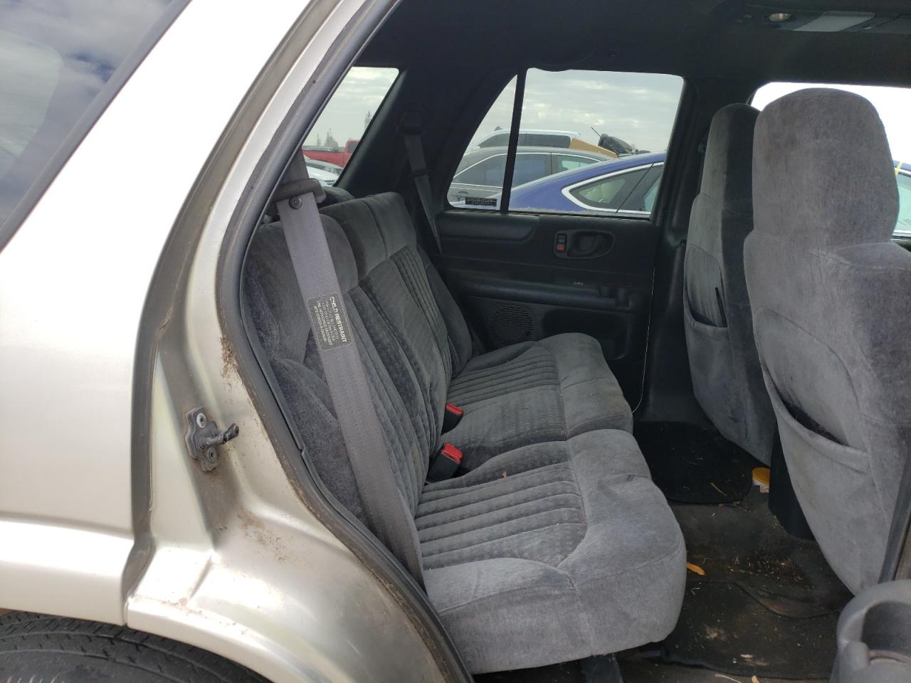 Photo 6 from auction – 2001 CHEVROLET BLAZER with VIN 1GNCS13W312160920