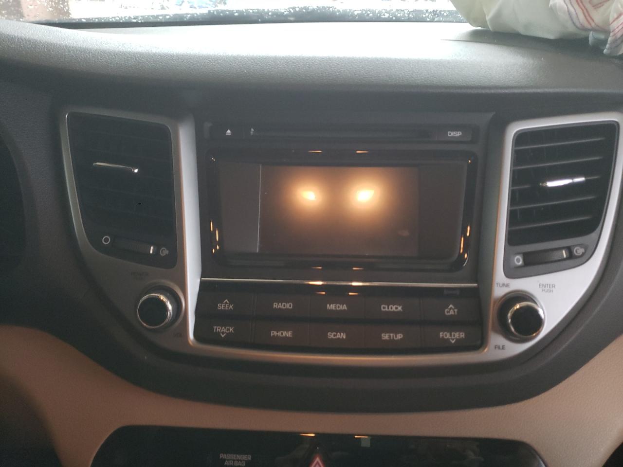 Photo 9 from auction – 2016 HYUNDAI TUCSON SE with VIN KM8J23A43GU054585