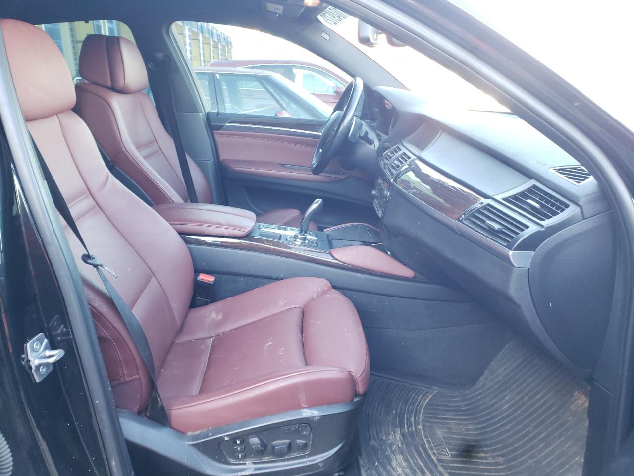 Photo 5 from auction – 2012 BMW X6 XDRIVE5 with VIN 5UXFG8C54CLZ97338