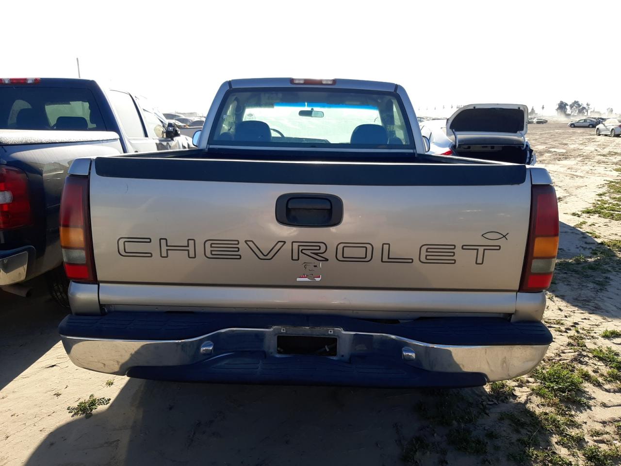Photo 6 from auction – 2000 CHEVROLET SILVERADO with VIN 1GCEC14V1YZ129963