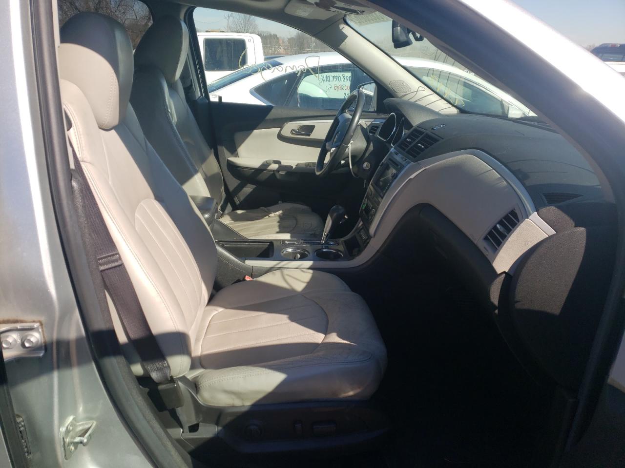 Photo 5 from auction – 2011 CHEVROLET TRAVERSE L with VIN 1GNKRLEDXBJ145840