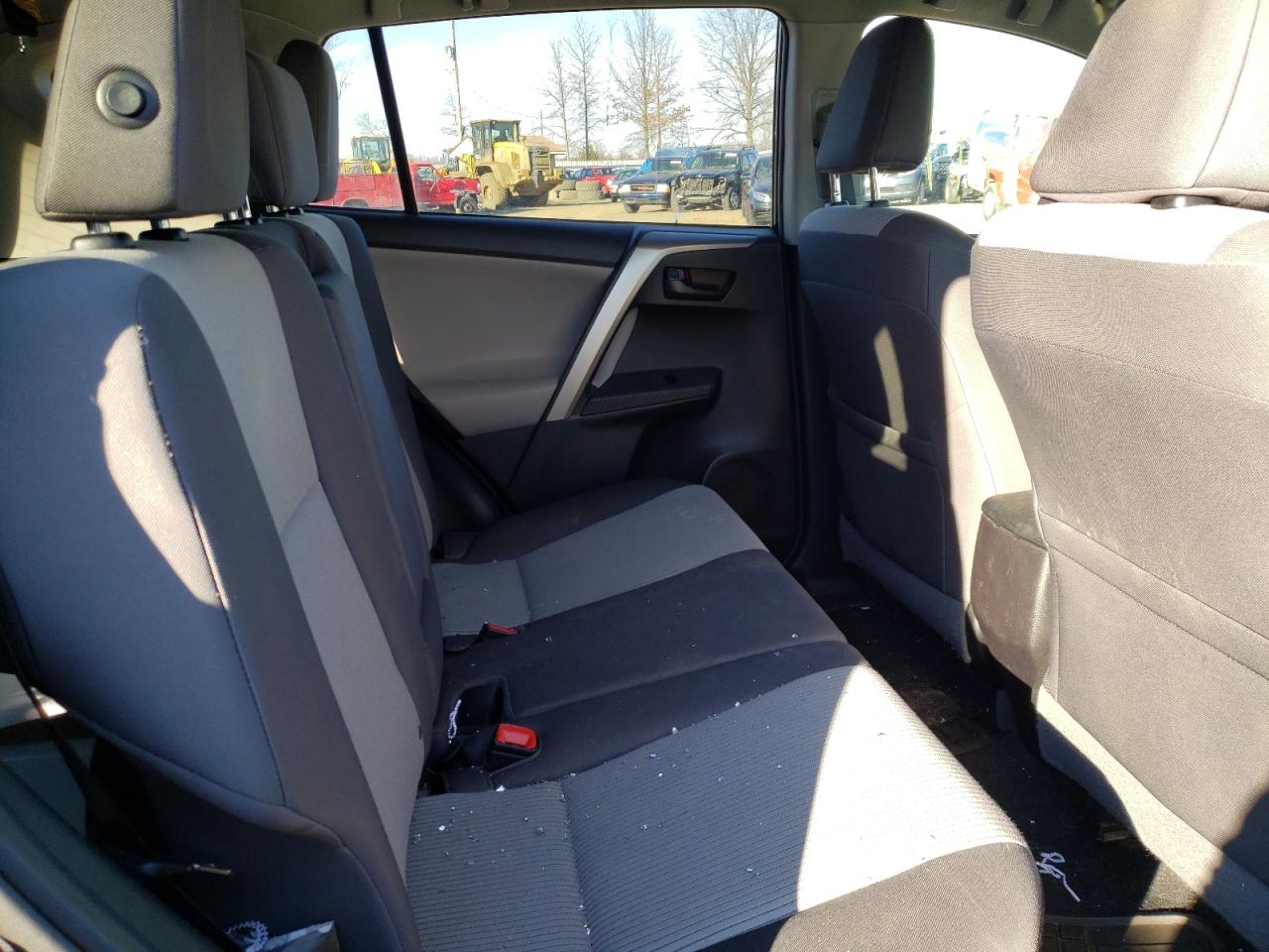 Photo 6 from auction – 2015 TOYOTA RAV4 LE with VIN 2T3BFREV0FW231629