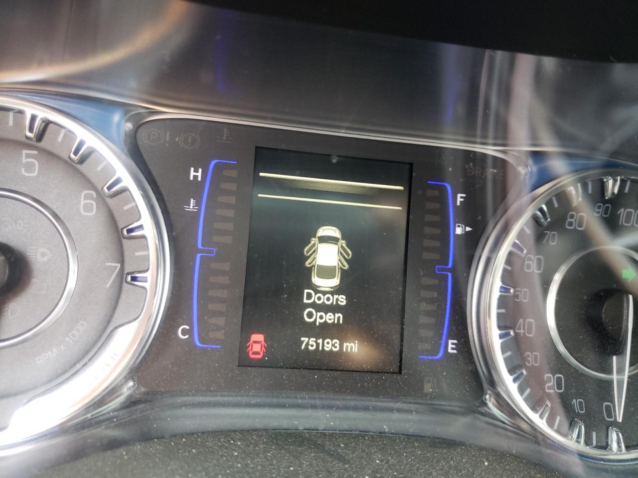 Photo 8 from auction – 2016 CHRYSLER 200 LIMITE with VIN 1C3CCCABXGN170180
