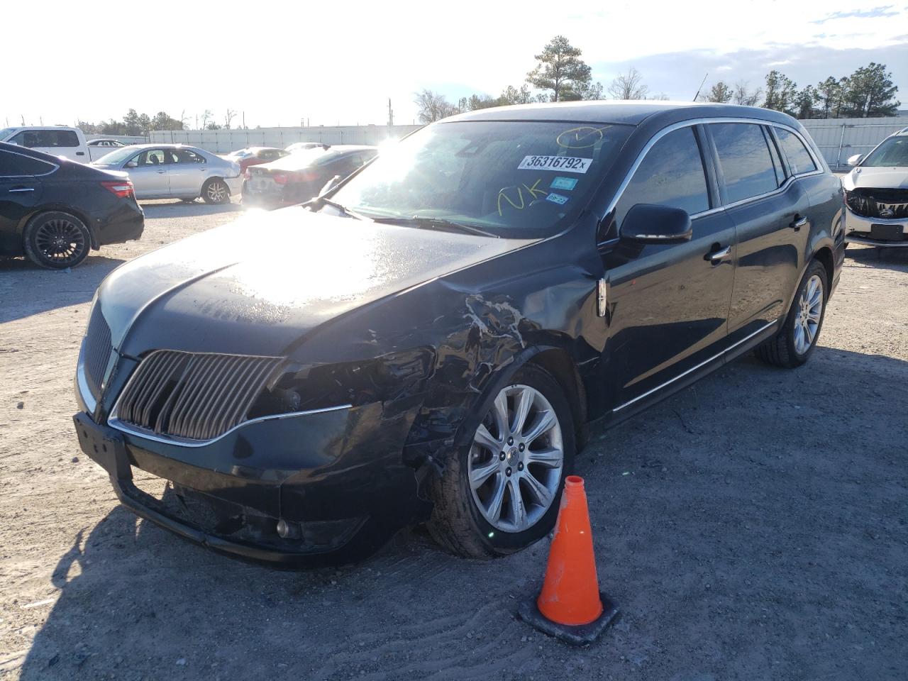 Photo 2 from auction – 2016 LINCOLN MKT with VIN 2LMHJ5FK2GBL01352