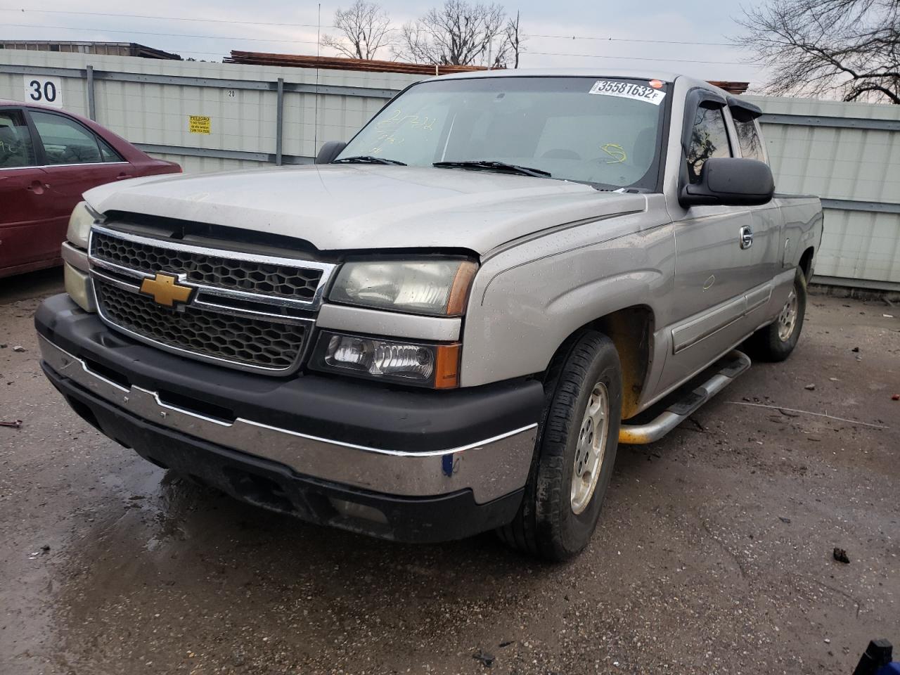 Photo 2 from auction – 2004 CHEVROLET SILVERADO with VIN 2GCEC19T641197198