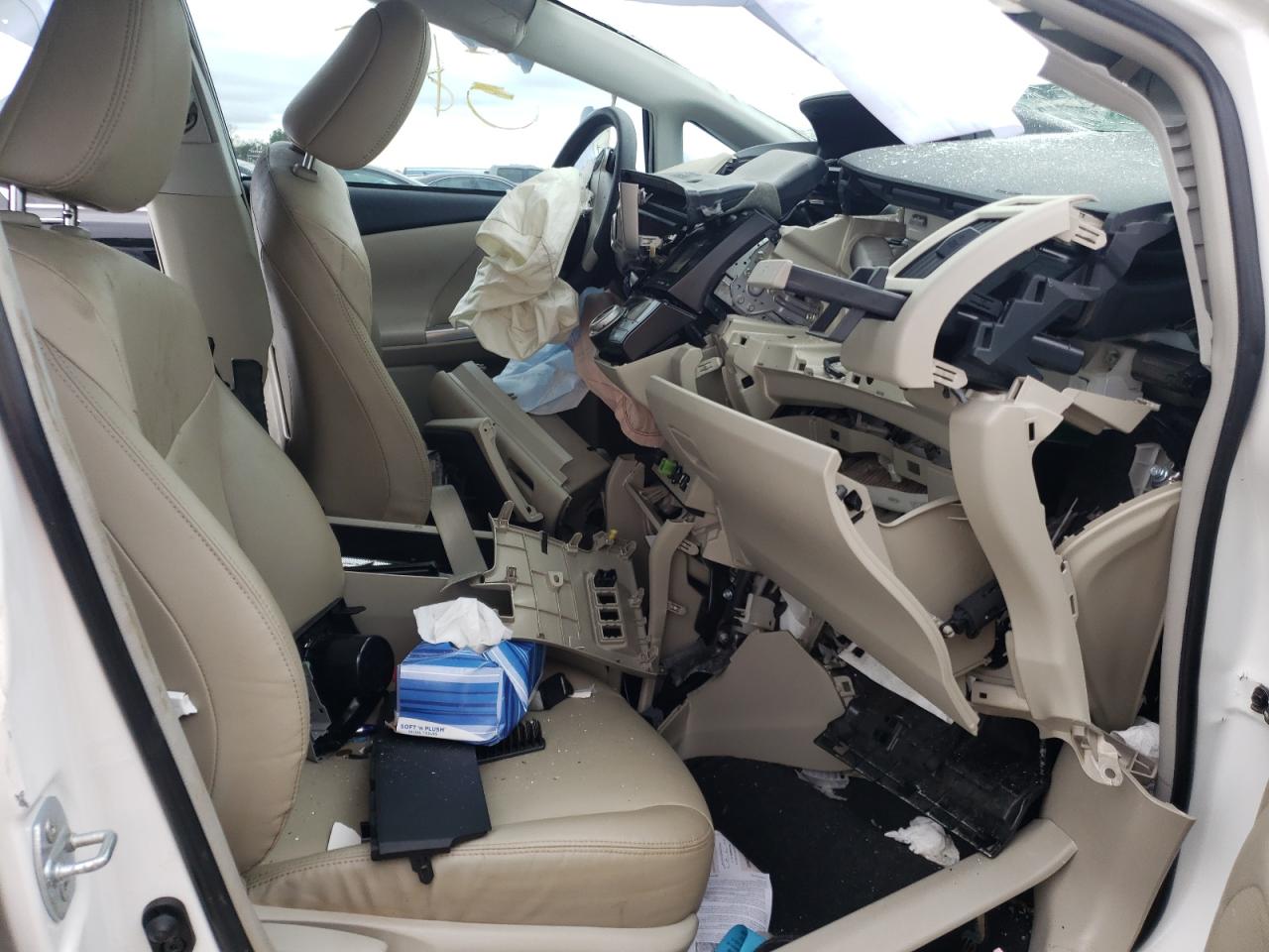 Photo 5 from auction – 2012 TOYOTA PRIUS V with VIN JTDZN3EU1C3041679