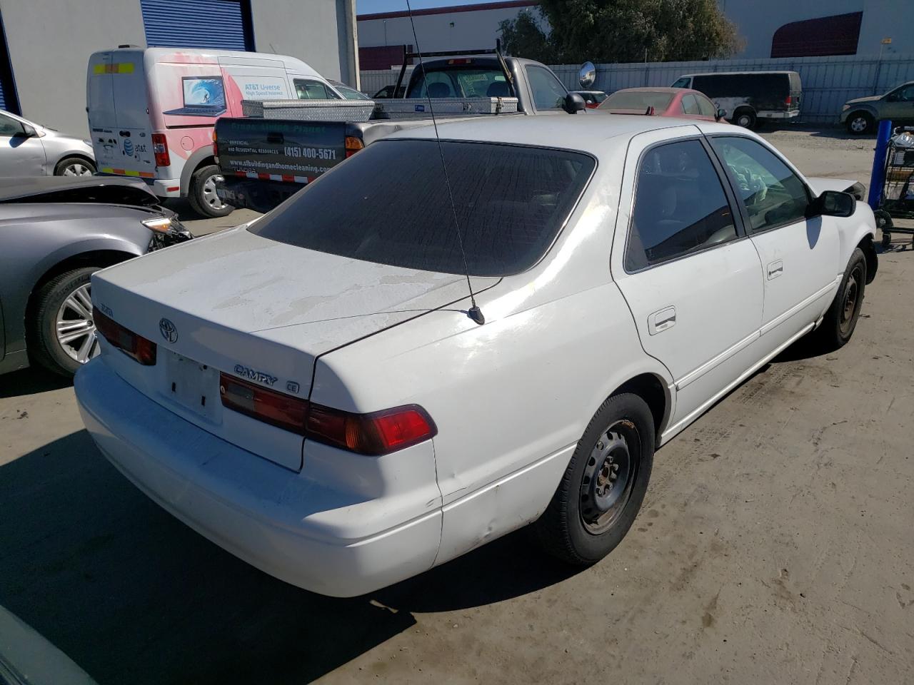 Photo 4 from auction – 1997 TOYOTA CAMRY CE with VIN 4T1BG22K6VU087980
