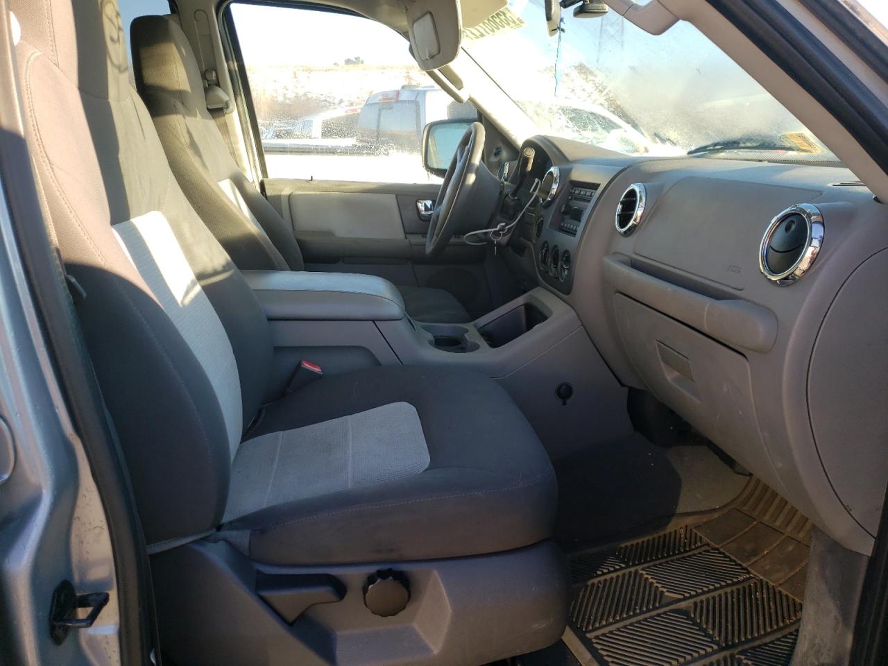 Photo 5 from auction – 2006 FORD EXPEDITION with VIN 1FMPU16596LA39491
