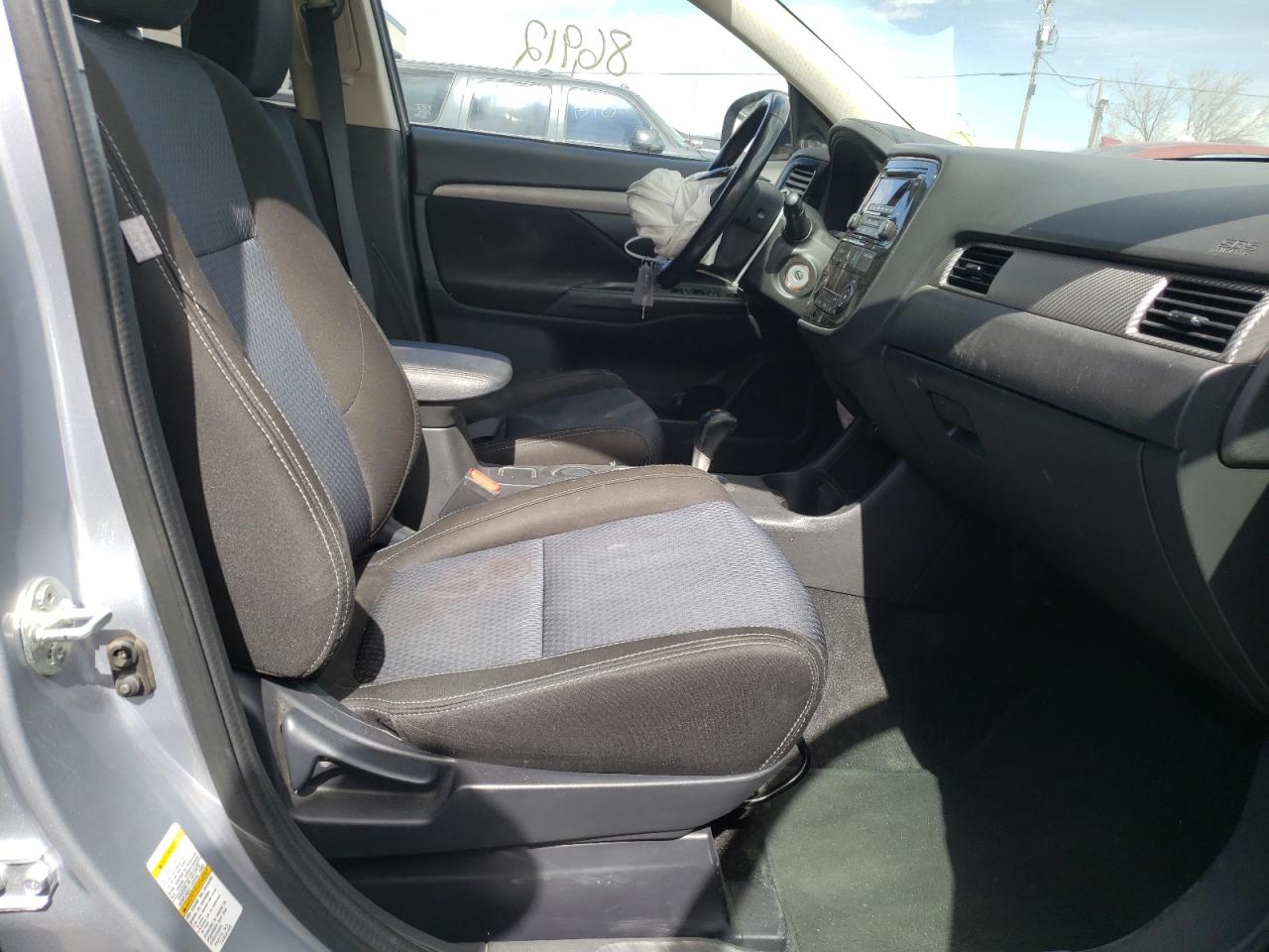 Photo 5 from auction – 2016 MITSUBISHI OUTLANDER with VIN JA4AD2A35GZ040233