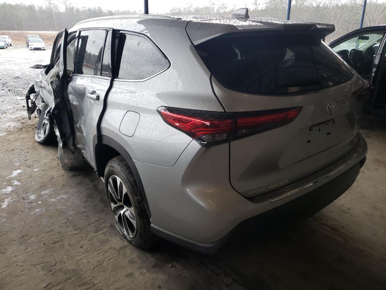 Photo 3 from auction – 2022 TOYOTA HIGHLANDER with VIN 5TDGZRAH6NS100668