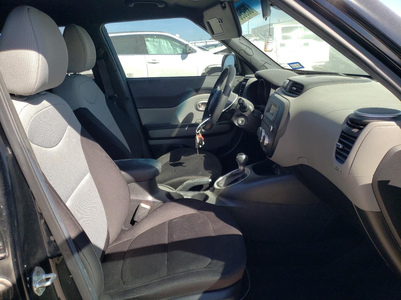 Photo 5 from auction – 2016 KIA SOUL with VIN KNDJN2A28G7307984