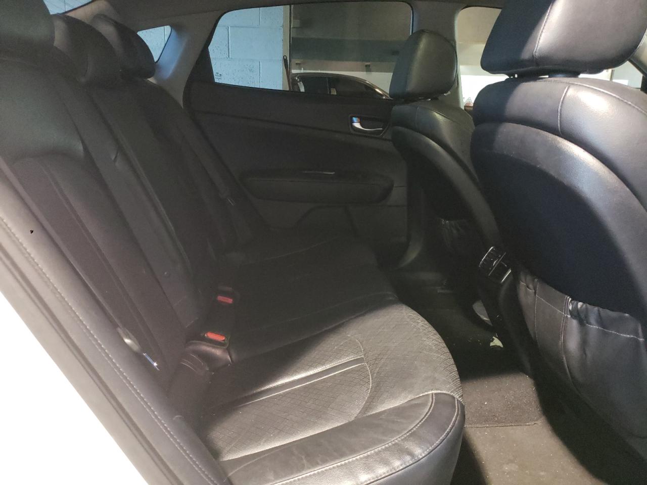Photo 6 from auction – 2016 KIA OPTIMA EX with VIN 5XXGU4L34GG061781