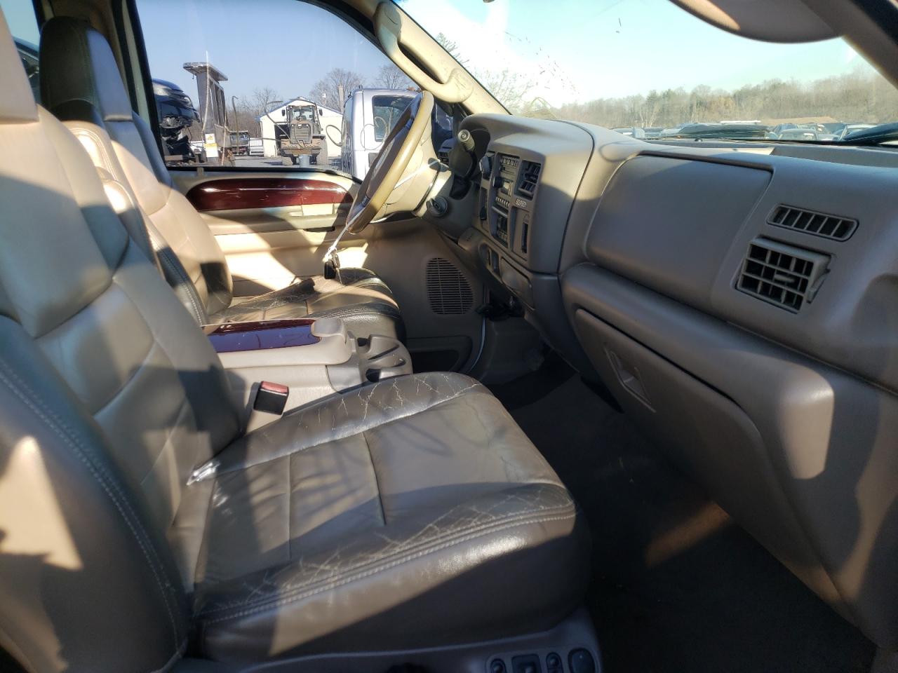 Photo 5 from auction – 2003 FORD EXCURSION with VIN 1FMNU45S23ED68002