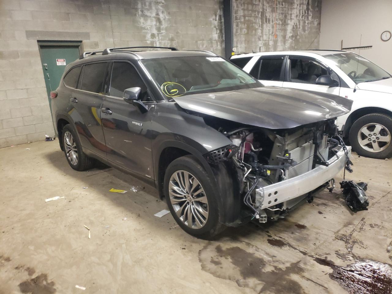 TOYOTA HIGHLANDER 2021 with VIN 5TDEBRCH5MS056072 - Photo from auction