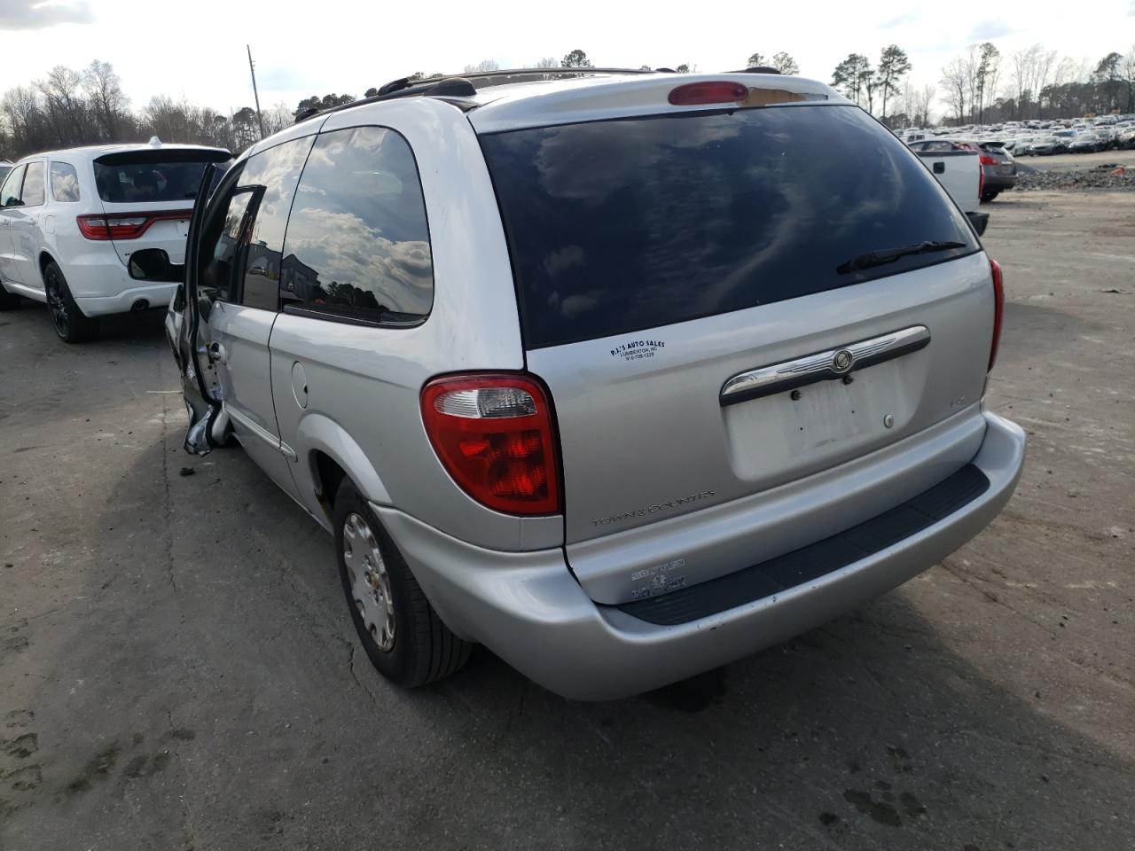 Photo 3 from auction – 2001 CHRYSLER TOWN & COU with VIN 2C8GP44G31R103976