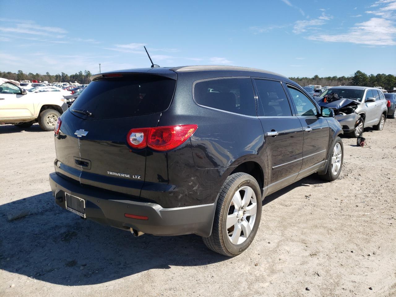 Photo 4 from auction – 2012 CHEVROLET TRAVERSE L with VIN 1GNKRLED6CJ179162
