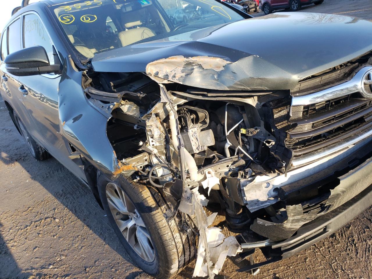 Photo 9 from auction – 2015 TOYOTA HIGHLANDER with VIN 5TDBKRFH6FS217840