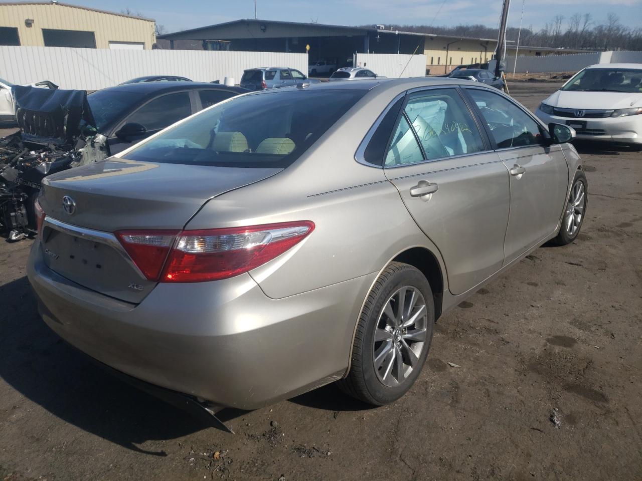 Photo 4 from auction – 2016 TOYOTA CAMRY LE with VIN 4T4BF1FK5GR566519
