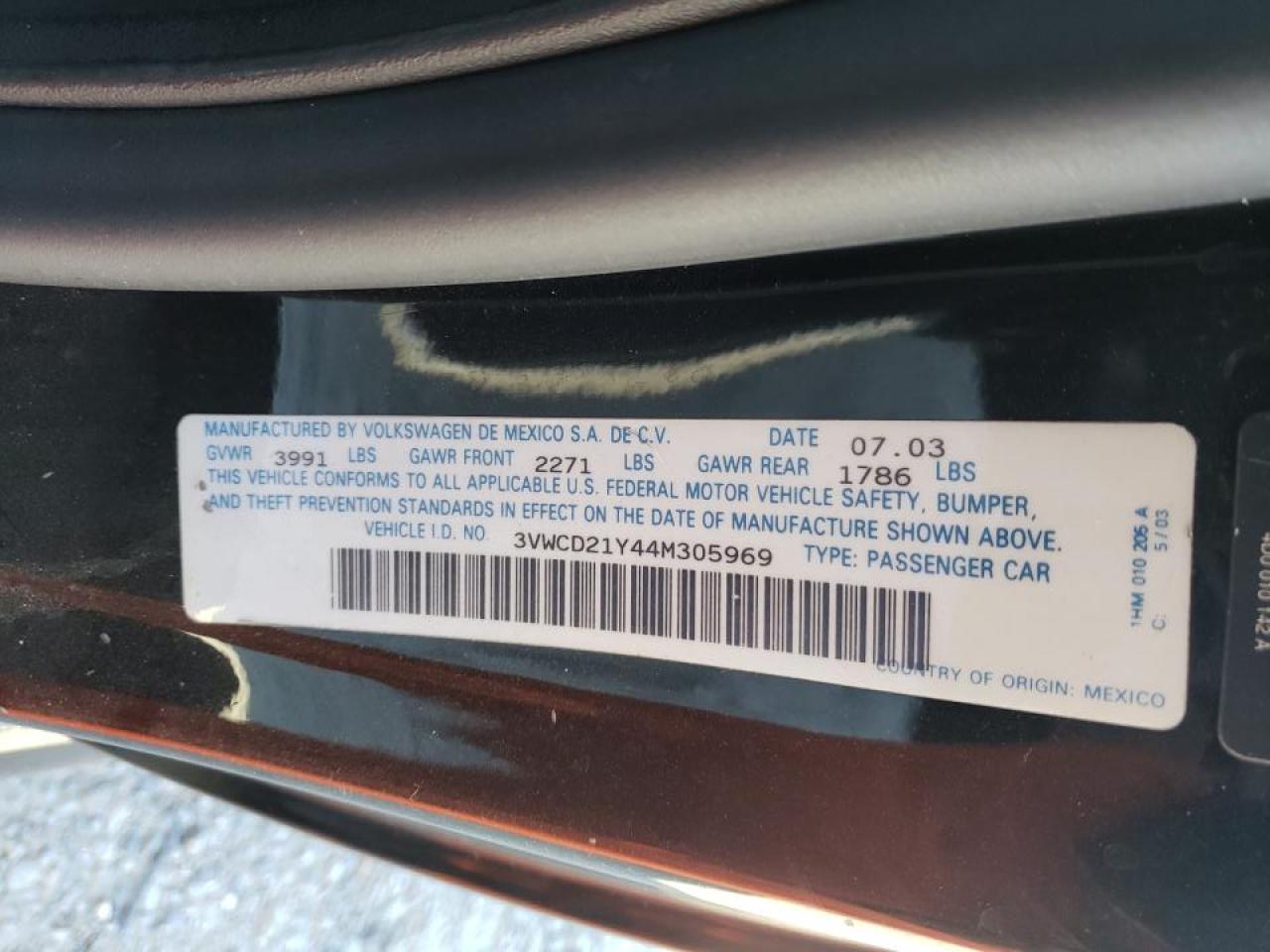 Photo 10 from auction – 2004 VOLKSWAGEN NEW BEETLE with VIN 3VWCD21Y44M305969