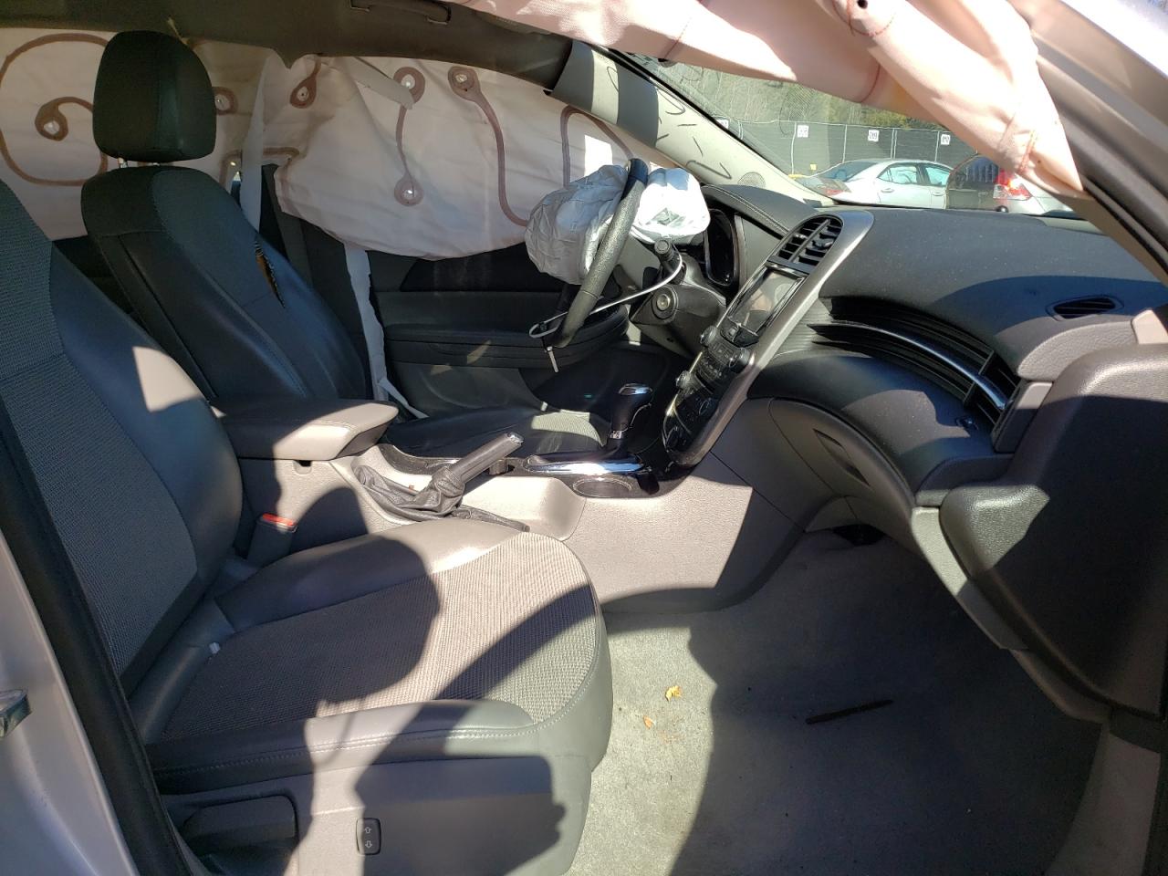 Photo 5 from auction – 2015 CHEVROLET MALIBU 1LT with VIN 1G11C5SL5FF141256
