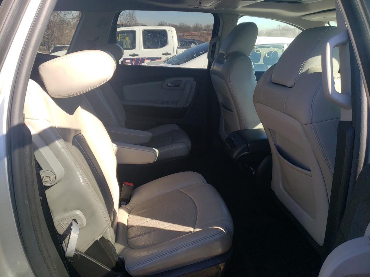 Photo 6 from auction – 2011 CHEVROLET TRAVERSE L with VIN 1GNKRLEDXBJ145840
