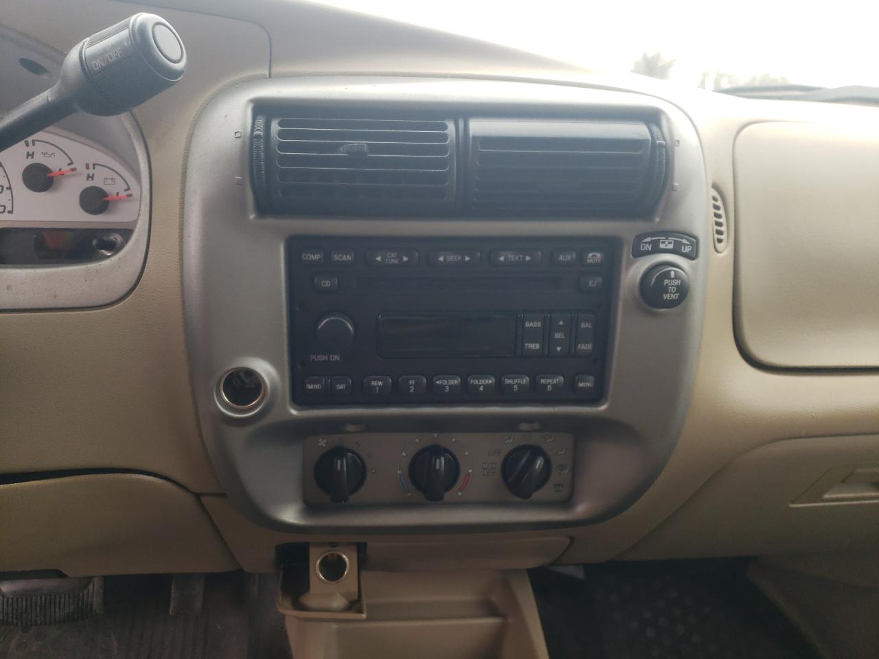 Photo 9 from auction – 2005 FORD EXPLORER S with VIN 1FMZU67K55UB60294