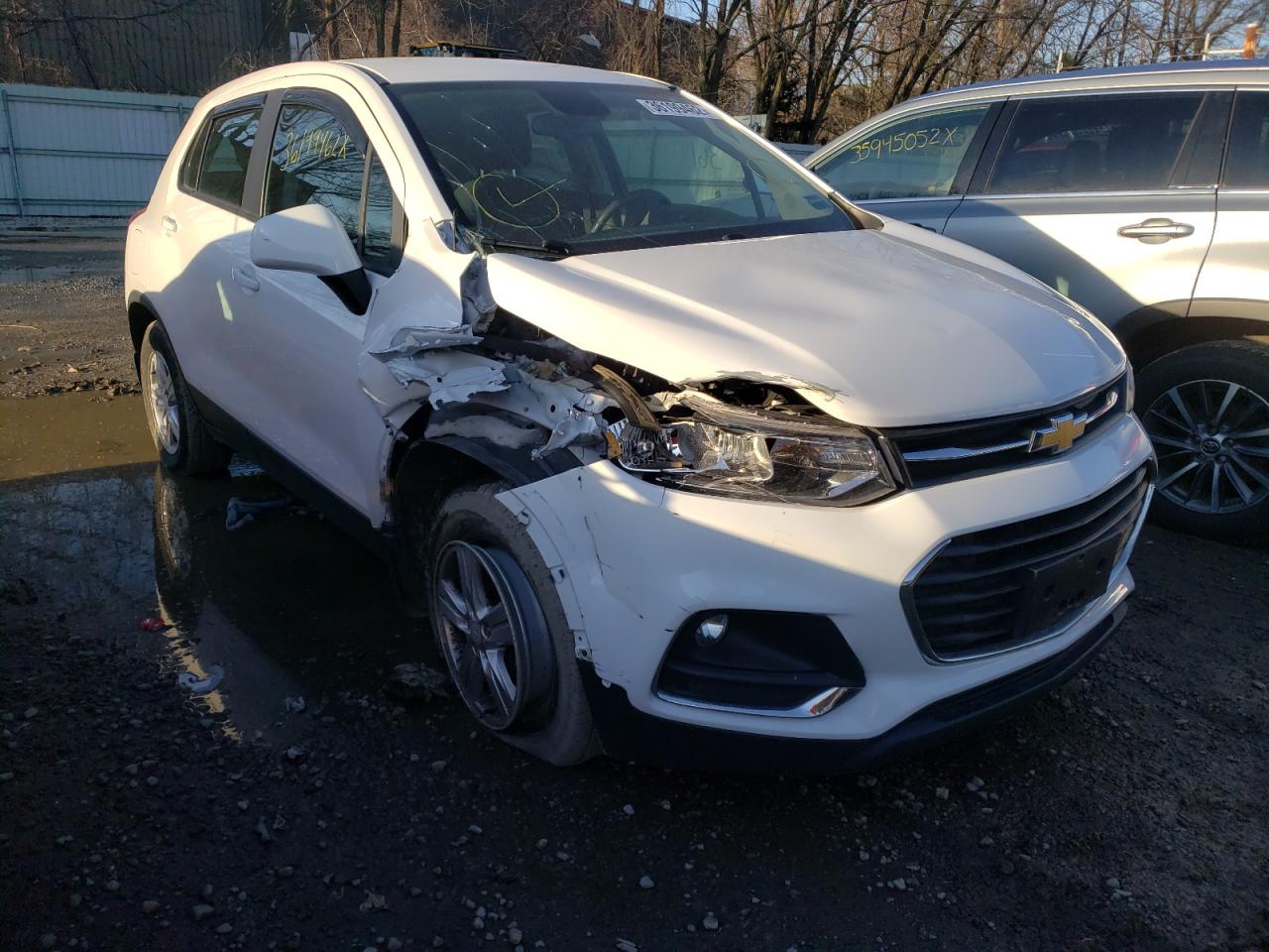 CHEVROLET TRAX LS 2017 with VIN 3GNCJNSB8HL290595 - Photo from auction