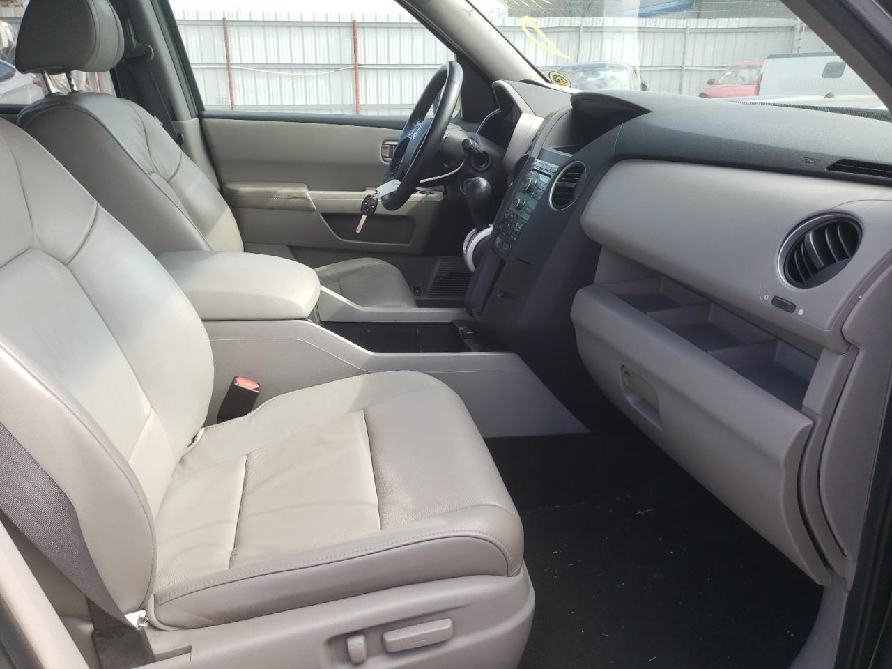 Photo 5 from auction – 2011 HONDA PILOT EXL with VIN 5FNYF3H54BB016936