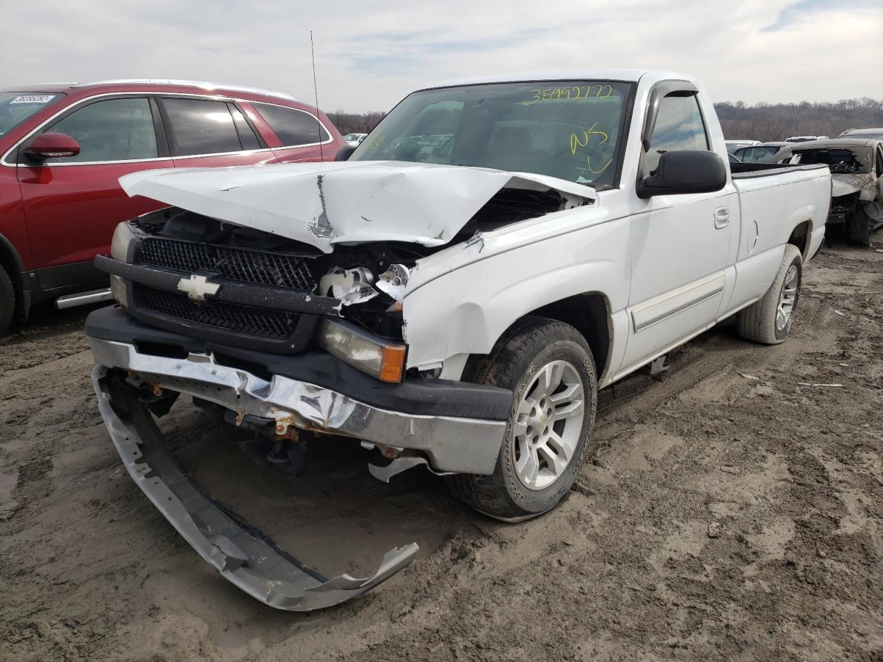 Photo 2 from auction – 2005 CHEVROLET SILVERADO with VIN 1GCEC14T75E144761