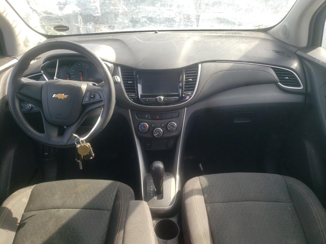 Photo 9 from auction – 2017 CHEVROLET TRAX LS with VIN KL7CJKSB5HB172719