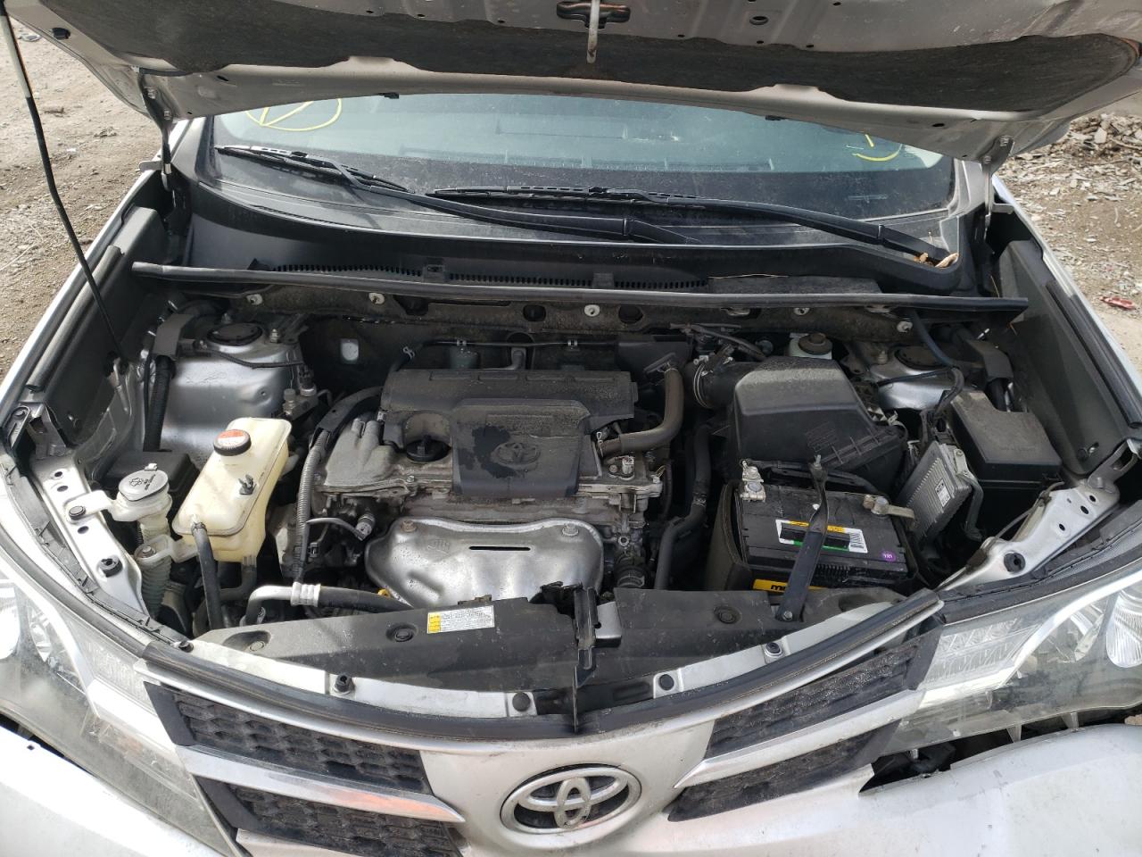 Photo 7 from auction – 2015 TOYOTA RAV4 LE with VIN JTMBFREV2FJ047582