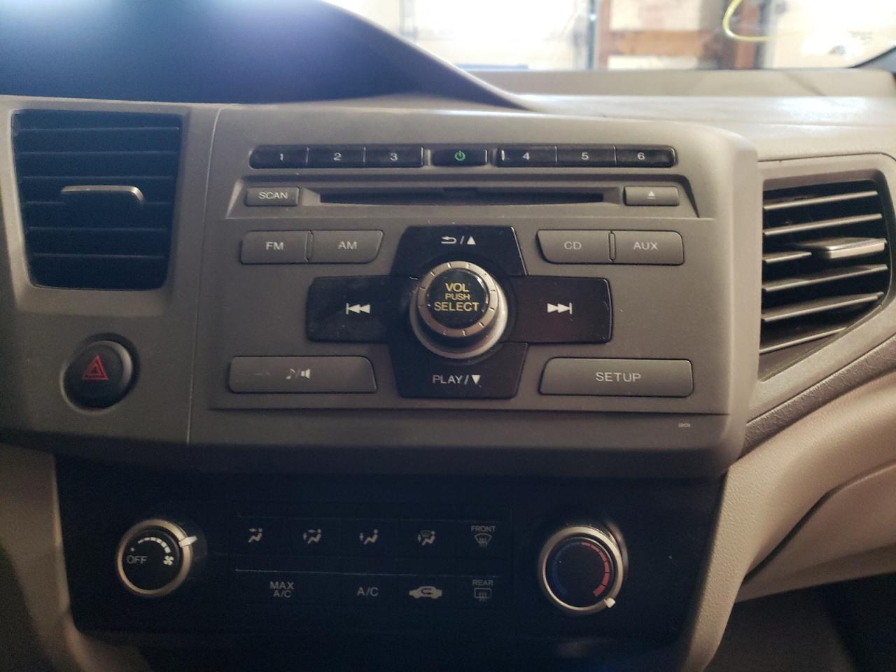 صورة رقم 9 من المزاد - 2012 HONDA CIVIC LX مع VIN 19XFB2F53CE100690